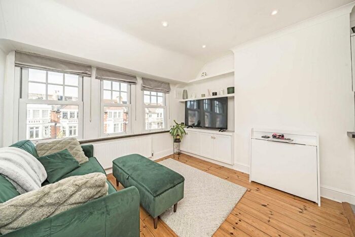 2 Bedroom Flat To Rent In Salford Road, Streatham Hill, SW2