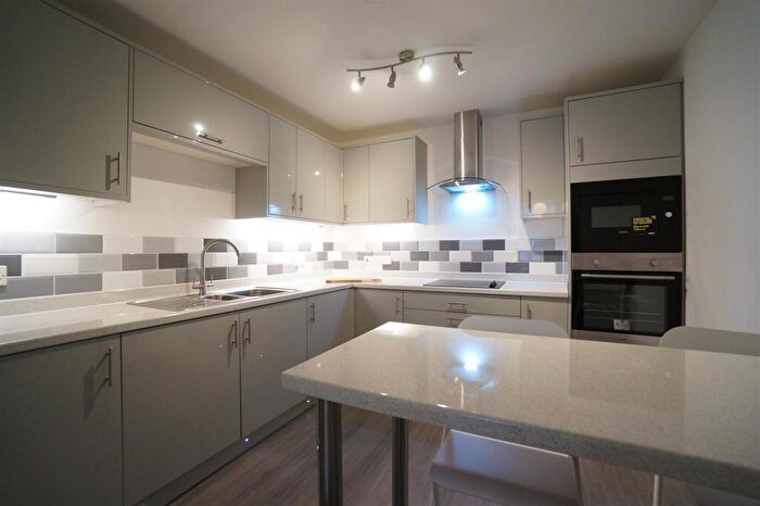 2 Bedroom Apartment To Rent In High Street, Bangor, LL57