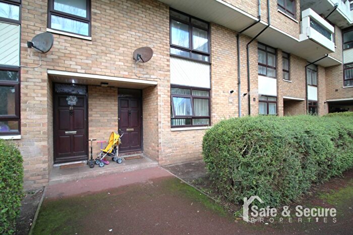 4 Bedroom Maisonette For Sale In Neville Court, Marlborough Park, Sulgrave, NE37