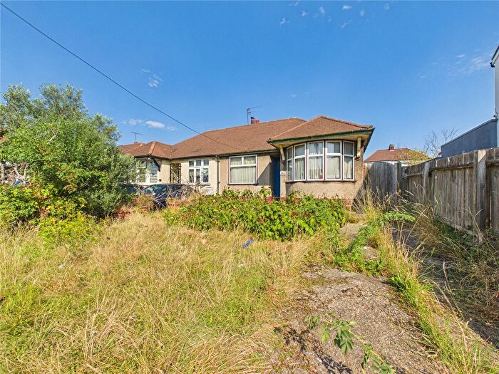 2 Bedroom Bungalow For Sale In Waltham Way, Chingford, E4