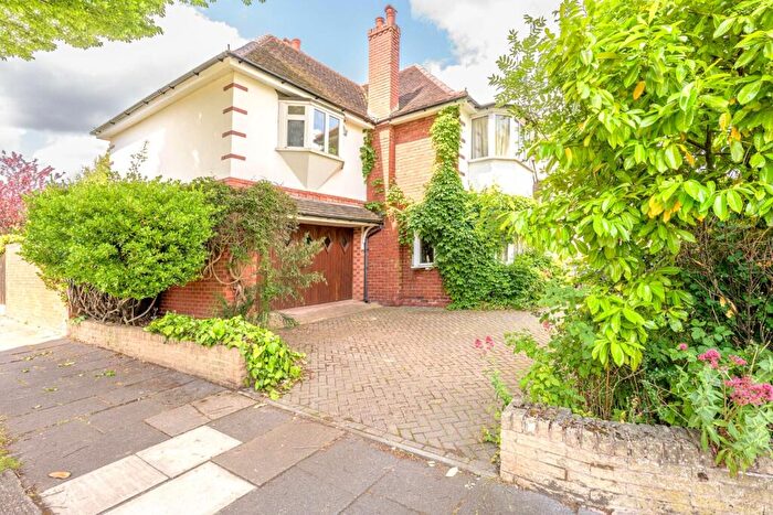 4 Bedroom Detached House For Sale In Fitz Roy Avenue, Birmingham, B17