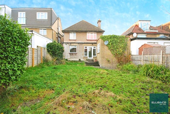 3 Bedroom Detached House For Sale In Elm Park Gardens, Hendon, NW4