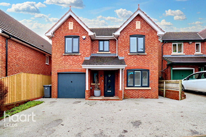 4 Bedroom Detached House For Sale In Stradbroke Way, Leeds, LS12