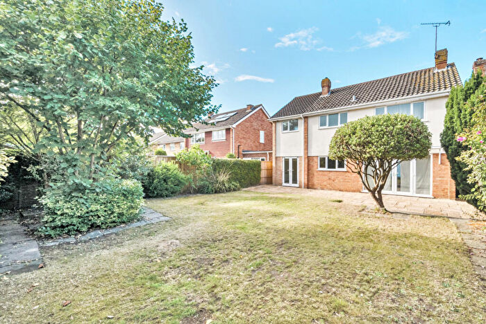 4 Bedroom Detached House For Sale In Amberley Drive, Twyford, Reading, Berkshire, RG10