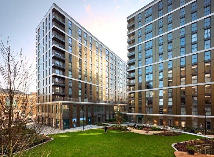 1 Bedroom Flat For Sale In Eden Grove, Staines-Upon-Thames, TW18