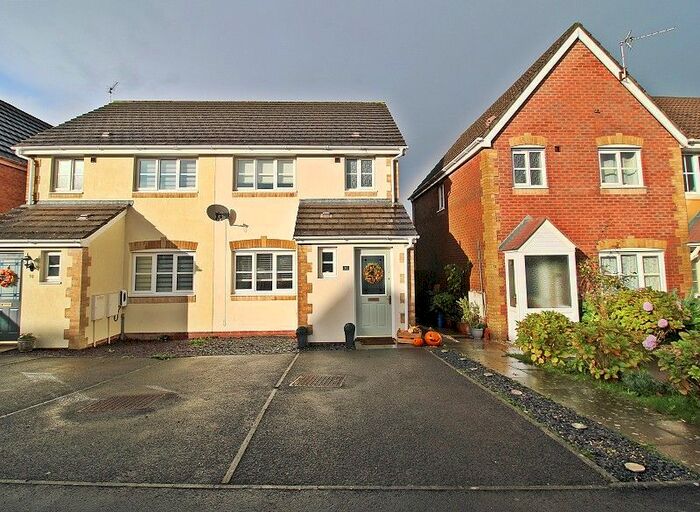 3 Bedroom Semidetached House For Sale In St. Peters Avenue, Llanharan