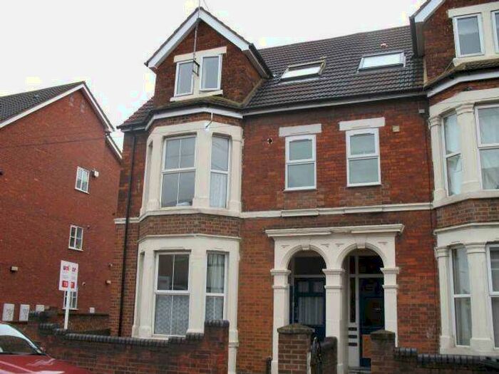2 Bedroom Flat To Rent In Foster Hill Road, Bedford, MK40
