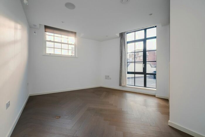 3 Bedroom Flat To Rent In Webber Street, Borough, SE1