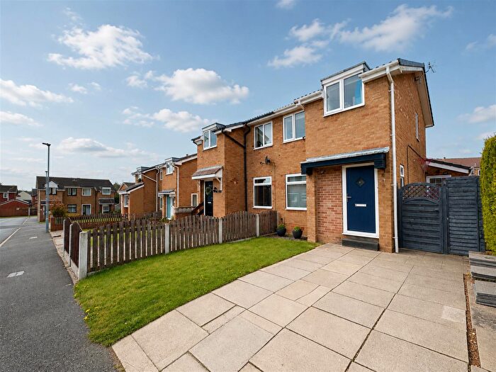 4 Bedroom Semi-Detached House For Sale In Snailsden Way, Staincross, Barnsley, S75