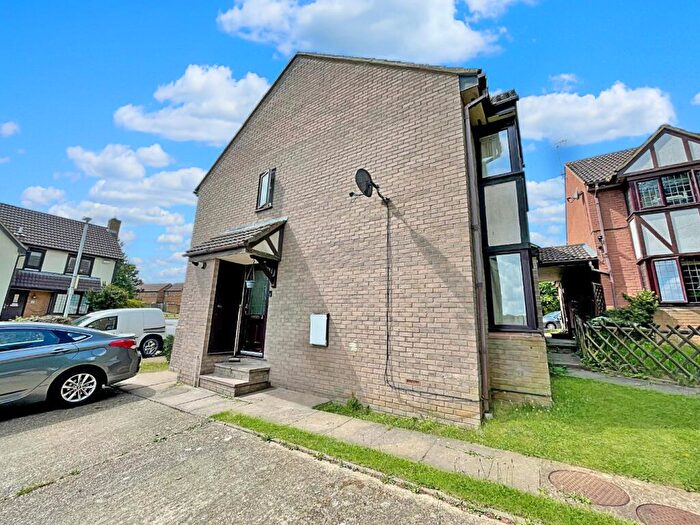 2 Bedroom Terraced House For Sale In Perrymead, Luton, Bedfordshire, LU2