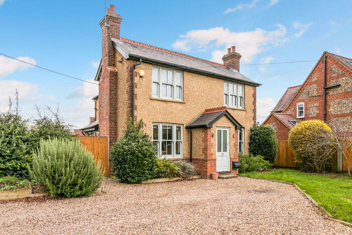 4 Bedroom Detached House For Sale In Featherbed Lane, Holmer Green, HP15