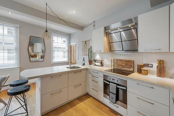2 Bedroom Apartment To Rent In Flat, Union Passage, Bath, BA1