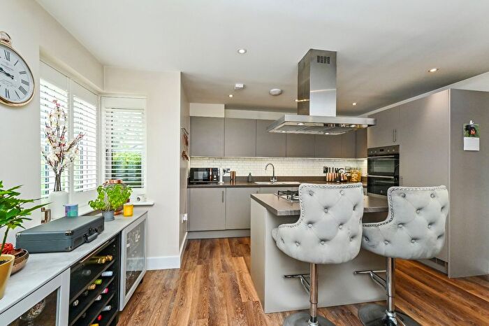 4 Bedroom Detached House For Sale In Motley Gardens, Alton, Hampshire, GU34