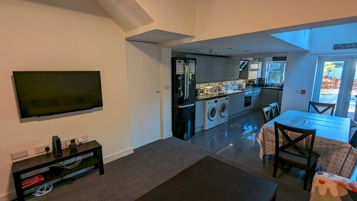 6 Bedroom Terraced House To Rent In Blenheim Road, Reading, RG1