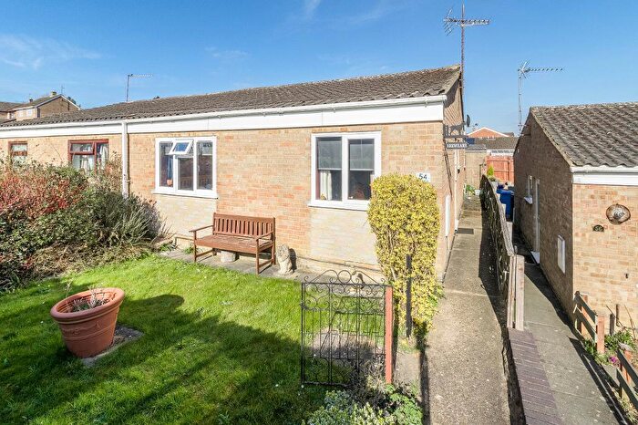 2 Bedroom Semi-Detached Bungalow For Sale In Valley Rise, Desborough, NN14