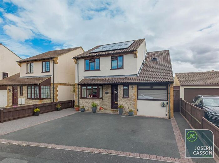 3 Bedroom Detached House For Sale In Duncombe Close, Bridgwater, TA6