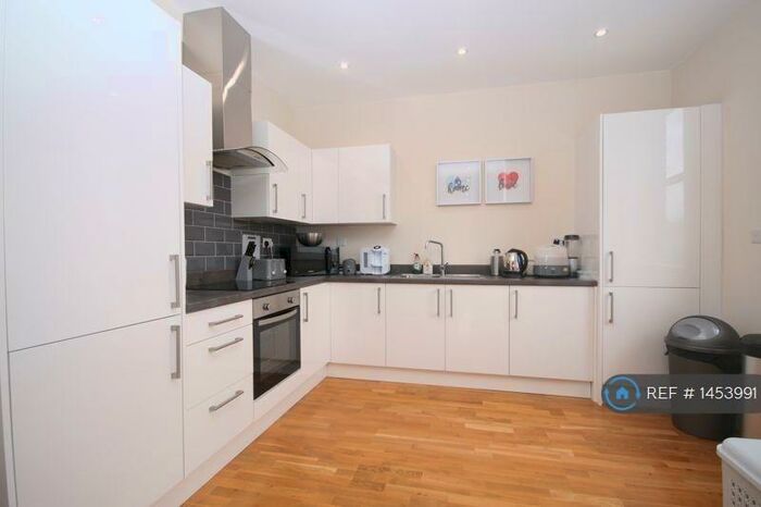2 Bedroom Flat To Rent In Ambassador House, Harrow, HA1
