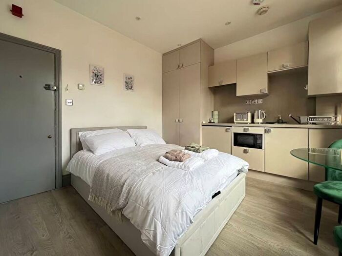 Studio To Rent In The Grove, Finchley, London, N3