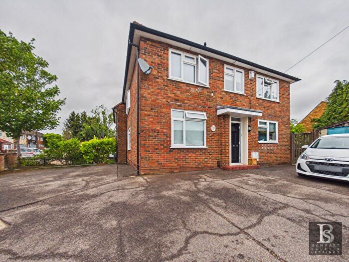 6 Bedroom Semi-Detached House For Sale In Doddsfield Road, Slough, SL2