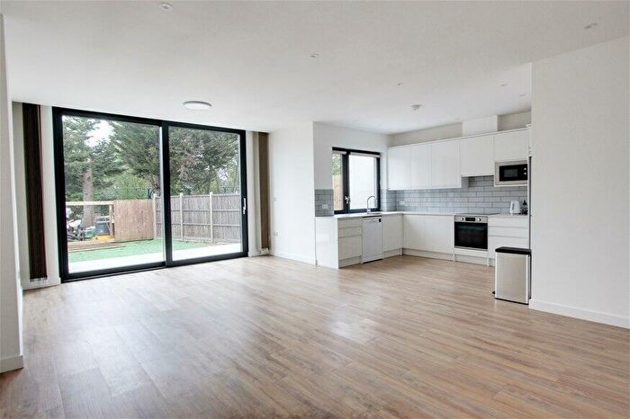 3 Bedroom Semi-Detached House To Rent In Raydean Road, New Barnet, New Barnet, EN5