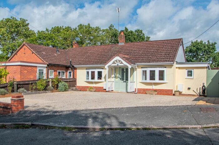 2 Bedroom Bungalow For Sale In Moss Lane Close, Beoley, Redditch, Worcestershire, B98