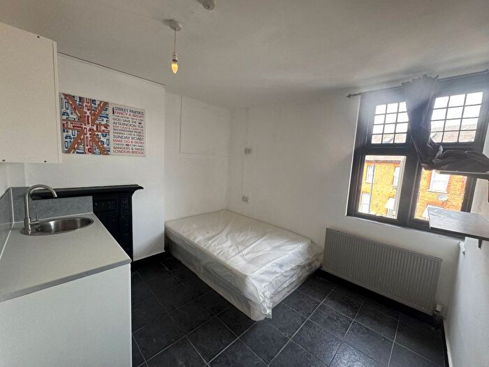 Studio To Rent In London, NW10