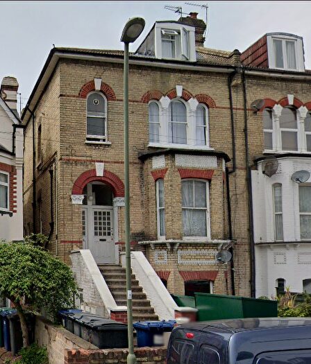 4 Bedroom Flat To Rent In Second Avenue, London, NW4