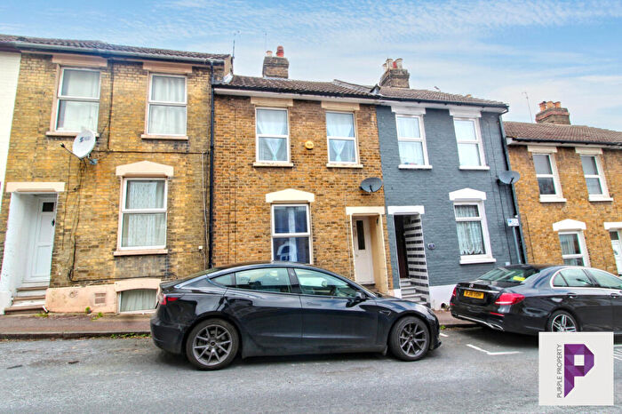 3 Bedroom Terraced House For Sale In Pagitt Street, Chatham, ME4