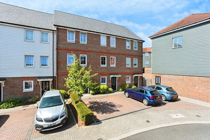4 Bedroom Terraced House For Sale In Woodland Road, Dunton Green, Sevenoaks, Kent, TN14