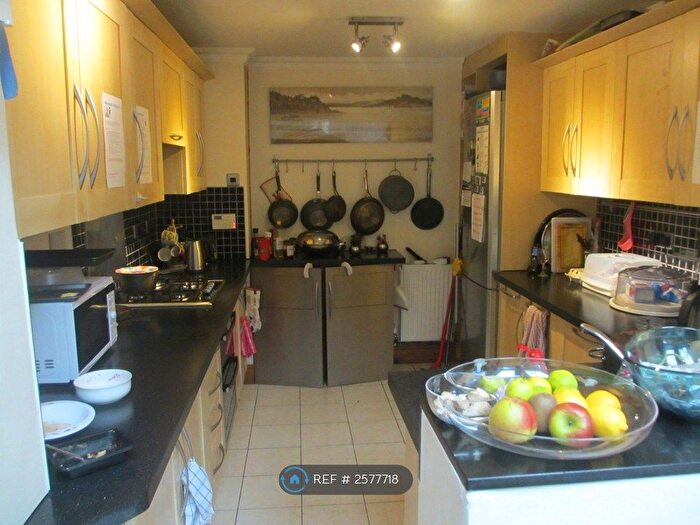 6 Bedroom Detached House To Rent In Dutch Gardens, Kingston Upon Thames, KT2