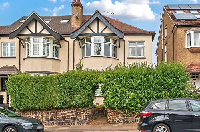 1 Bedroom Flat To Rent In Bedford Avenue, High Barnet, EN5