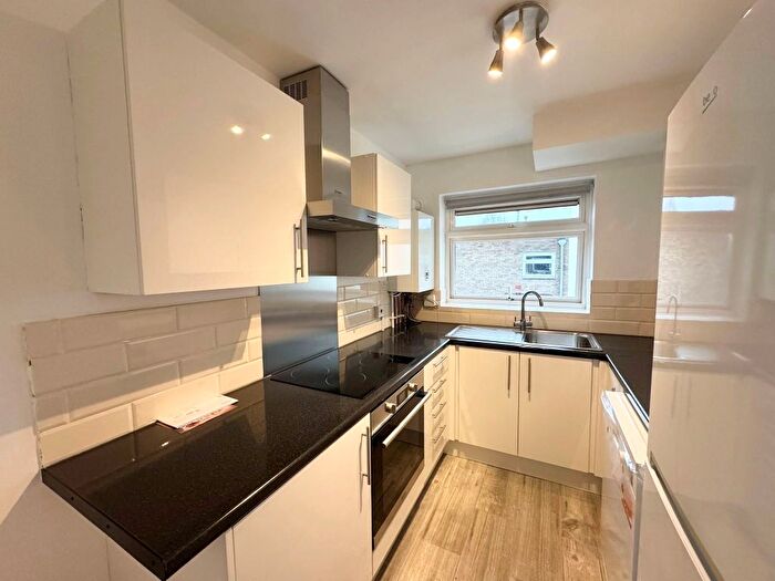 1 Bedroom Flat To Rent In Moliner Court, Beckenham, BR3