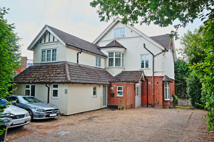 1 Bedroom Flat To Rent In Constitution Hill, Woking, GU22