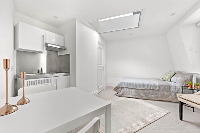 Studio For Sale In Warwick Square, London, SW1V