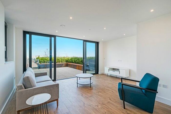 2 Bedroom Flat To Rent In Kempton House, High Street, Staines Upon Thames, TW18