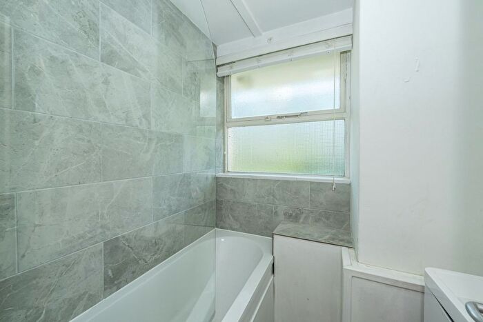 2 Bedroom Flat For Sale In Chippendale House, Churchill Gardens, Pimlico, London, SW1V