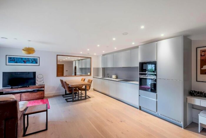 2 Bedroom Flat To Rent In Bishops Road, London, N6