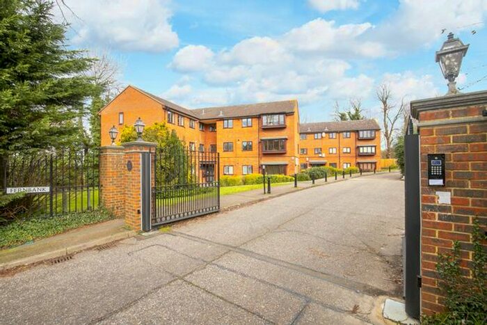 2 Bedroom Flat To Rent In Church Road, Buckhurst Hill, IG9
