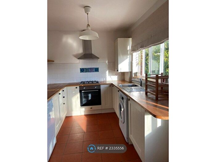 1 Bedroom Flat To Rent In Conway House, London, SW2