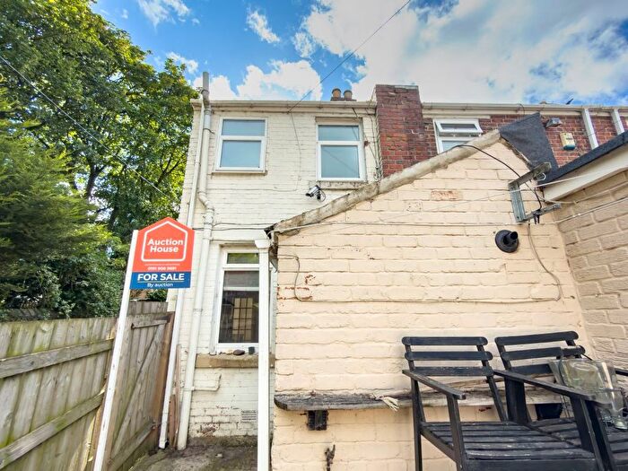 2 Bedroom End Of Terrace House For Sale In Kings Terrace, Gateshead, Tyne And Wear, NE9