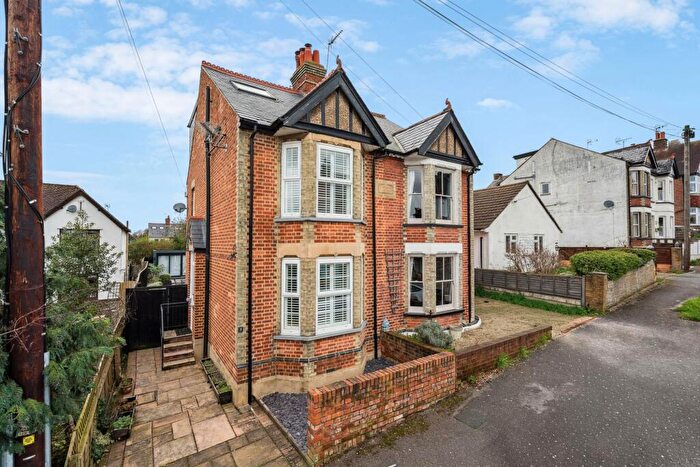 4 Bedroom Semi Detached House For Sale In Alexandra Road, High Wycombe, HP13
