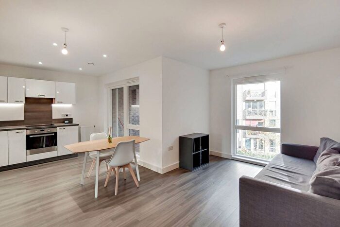 1 Bedroom Flat To Rent In Adenmore Road, Catford, London, SE6