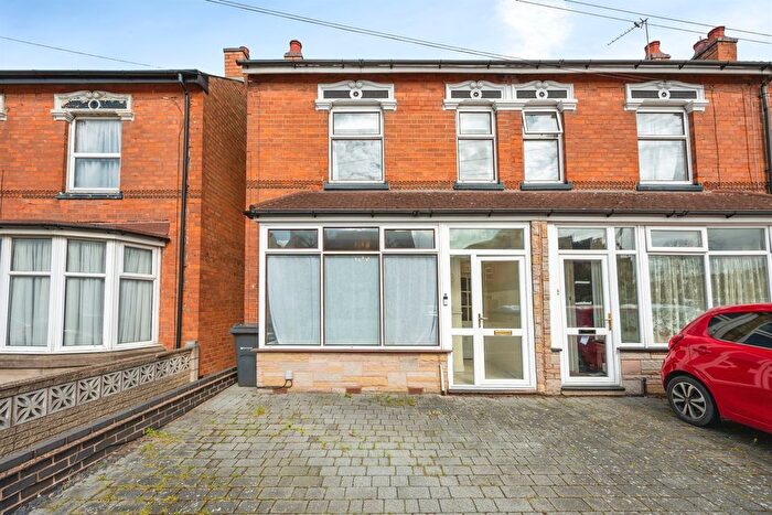 3 Bedroom Semi Detached House For Sale In Oxford Road, Acocks Green, Birmingham, B27