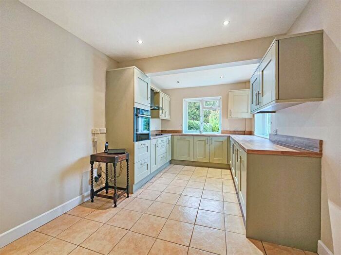3 Bedroom Detached Bungalow For Sale In Longmoor Avenue, Lowdham, Nottingham, NG14