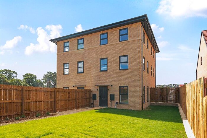 2 Bedroom Town House To Rent In Iris Crescent, Seacroft, LS14