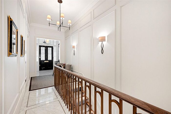 3 Bedroom Flat To Rent In Eaton Square, London, SW1W