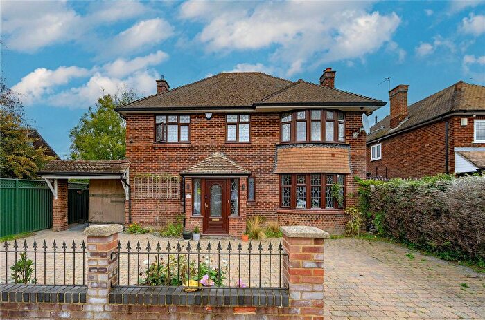 4 Bedroom Detached House For Sale In Lancot Drive, Dunstable, Bedfordshire, LU6