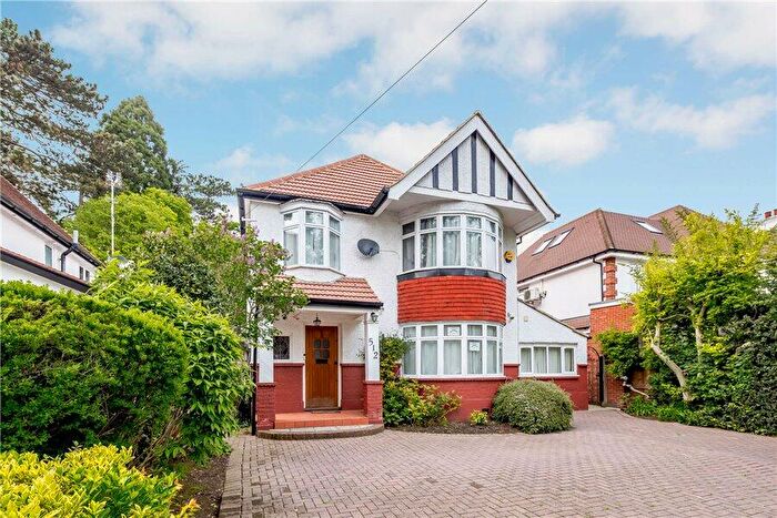 4 Bedroom Detached House To Rent In Uxbridge Road, HA5
