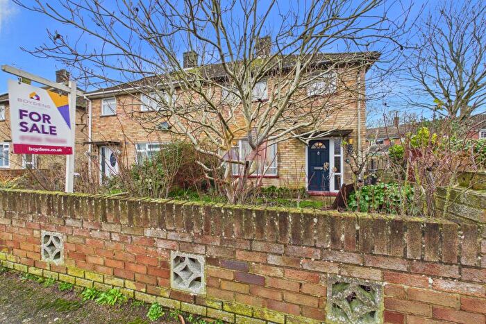 3 Bedroom Semi-Detached House For Sale In Beeleigh Close, Monkwick, Colchester, CO2