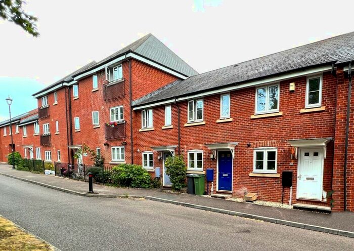 3 Bedroom Terraced House To Rent In Fleming Way, Exeter, EX2